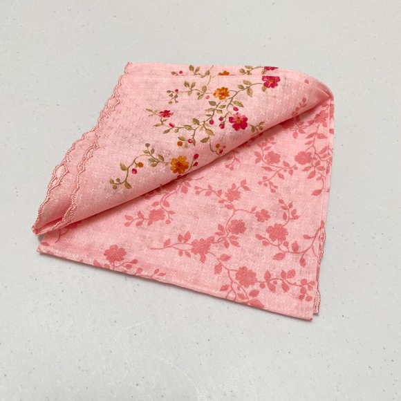 Laura Ashley Handkerchief Scarf NWT Excellent Condition 100% Cotton - Picture 4 of 9